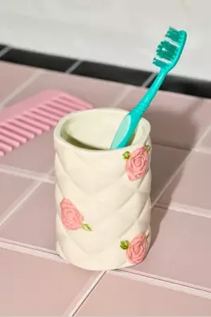 Urban Outfitters Vaso Contenitore con Rose Trapuntate di in Neutrale