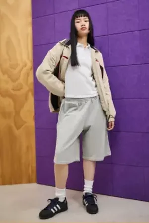 iets frans... Iets frans. Pantaloncini Jogger Lunghi Harri in a Urban Outfitters