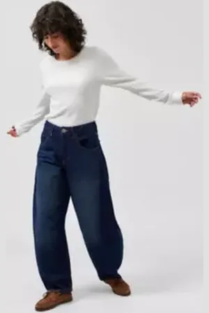 BDG Renae Indigo Barrel Jeans in
