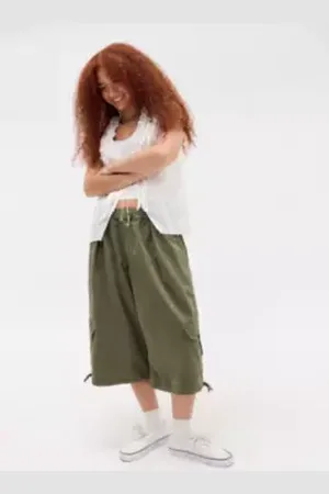 BDG Dallas Cropped Cargo Trousers in a Urban Outfitters