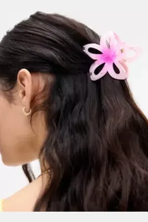 Urban Outfitters Flower Cut-Out Claw Clip di in