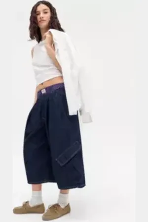 BDG Dallas Cropped Cargo Jeans in a Urban Outfitters