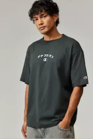 Champion UO Exclusive Black Gradient Arc T-Shirt in a Urban Outfitters