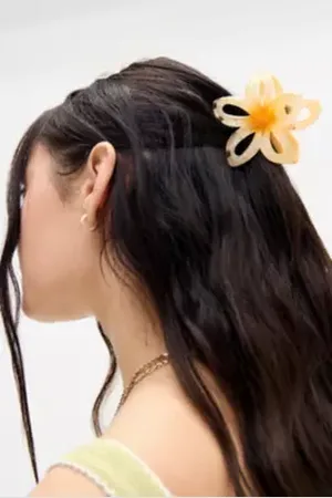 Urban Outfitters Flower Cut-Out Claw Clip di in