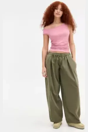 Urban Outfitters UO Emilie Top Asimmetrico Spalla Scoperta di in