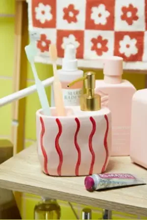 Urban Outfitters Set Vaso e Portasapone Ari di in Pink
