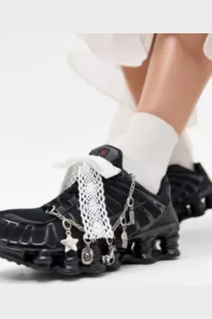 Urban Outfitters UO Western Bow Shoe Charm di in