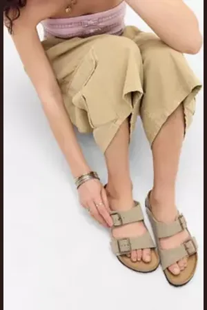Birkenstock Sandali Arizona in Pelle Scamosciata Color Talpa in