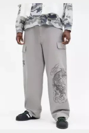 ED HARDY UO Esclusivo Pantaloni Cargo Grigi con Drago in a Urban Outfitters