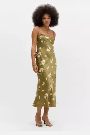Love Triangle Belle Satin Maxi Dress a Urban Outfitters