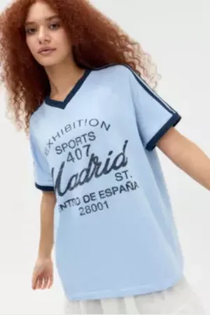 Urban Outfitters UO Madrid V-Neck Boyfriend T-Shirt di in