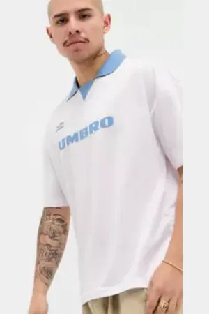 Umbro T-shirt Bianca con Colletto UO Exclusive in a Urban Outfitters