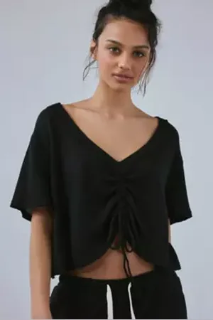 Out From Under T-shirt Bella con Nodo sul Davanti in a Urban Outfitters
