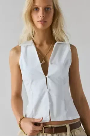 Urban Outfitters UO Party Girl Camicia Senza Maniche in Misto Cotone con Bottoni di in