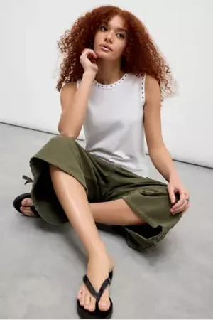 Urban Outfitters Canotta con Borchie UO Teddi di in