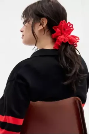 Urban Outfitters UO Delicate Lace Scrunchie di in
