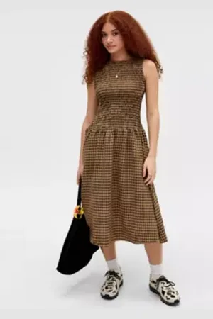 Daisy Street Vestito Shirred a Vita Bassa in a Urban Outfitters