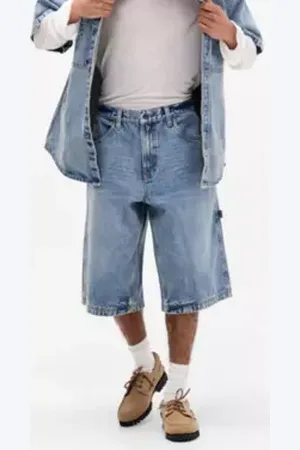 Avirex Pantaloncini in Denim Lavaggio Medio AVX Dept UO Exclusive Dam in a Urban Outfitters