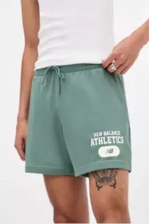 New Balance Pantaloncini Essenziali Sportivi in a Urban Outfitters