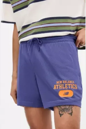 New Balance Pantaloncini Essenziali Sportivi in a Urban Outfitters
