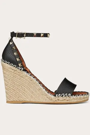 VALENTINO GARAVANI SANDALO ZEPPA ROCKSTUD DOUBLE IN VITELLO GRANATO 105MM Donna 34