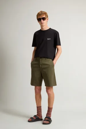 Woolrich Uomo Pantaloncini chino in twill di cotone elasticizzato tinti in capo Verde