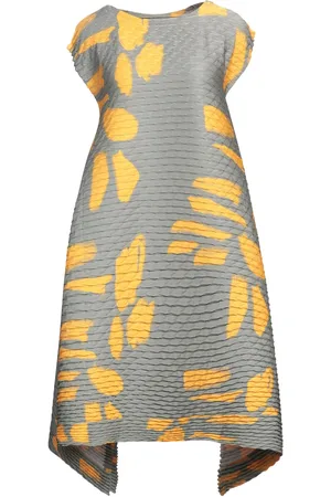 Issey Miyake VESTITI Vestiti corti