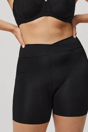 YSABEL MORA Shorts neri elasticizzati antisfregamento