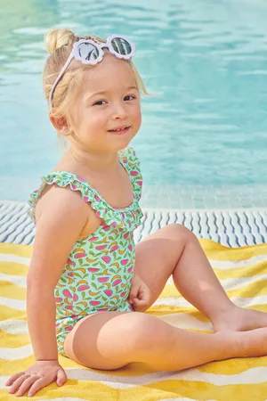 YSABEL MORA Costume da bagno per bambina con volant e stampa di frutta