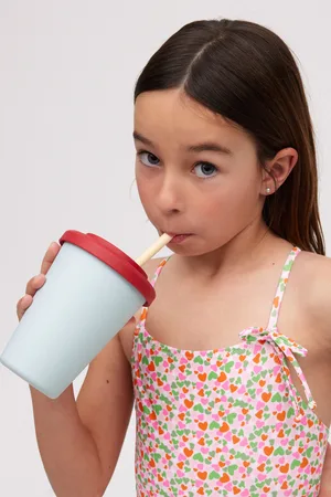 YSABEL MORA Costume da bagno da bambina incrociato sulla schiena con stampa di cuori