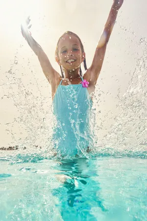 YSABEL MORA Costume da bagno da bambina a quadretti con dettagli floreali