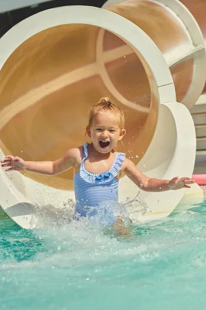 YSABEL MORA Costume da bagno per bambina a righe con dettaglio floreale testurizzato